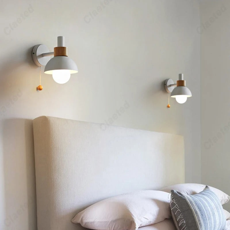 Nordische Wandleuchte mit Holzakzent | Minimalistische Leuchte mit Zugschalter
