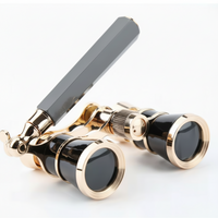 Opernglas mit klappbarem Griff und klarer Optik