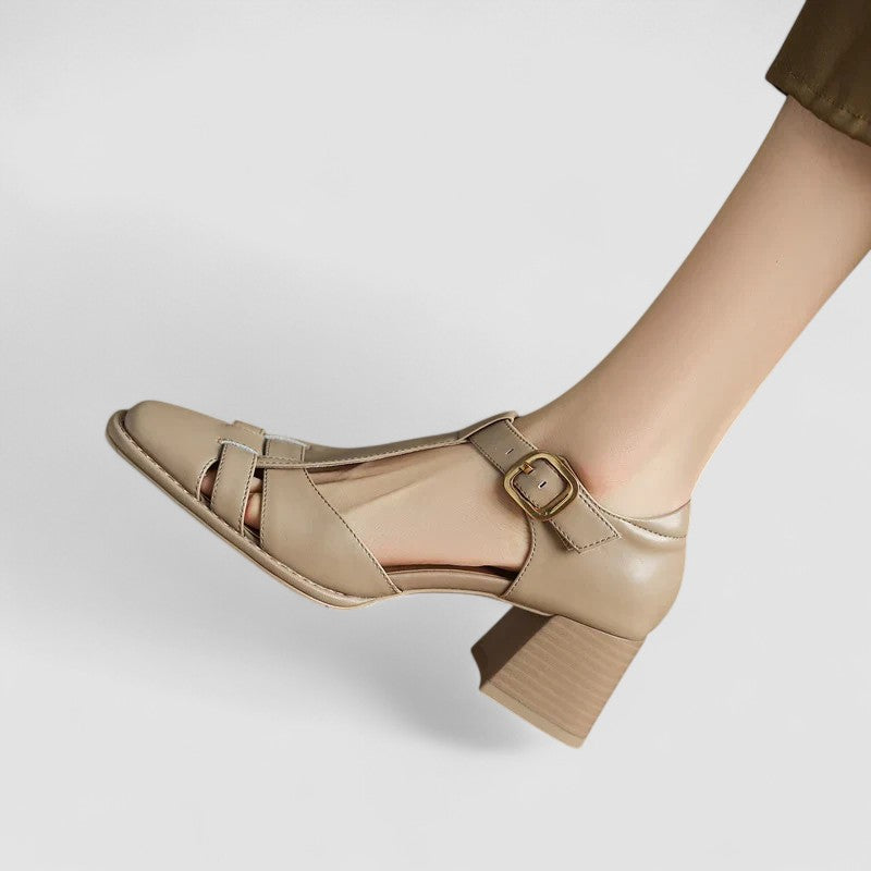 Orthopädische Pumps mit T-Riemen