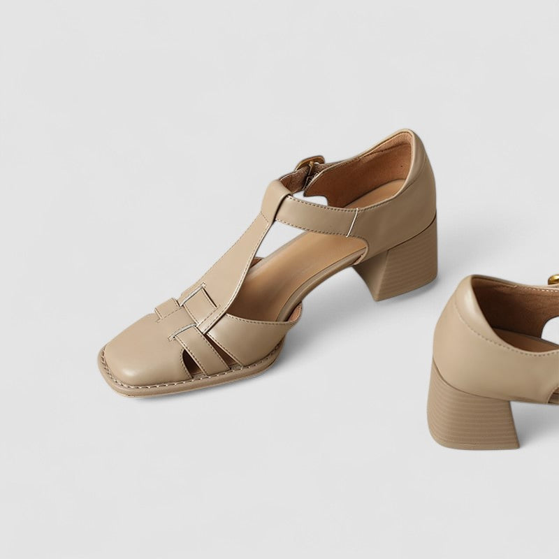 Orthopädische Pumps mit T-Riemen