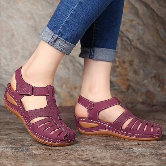 Orthopädische Retro-Ledersandalen