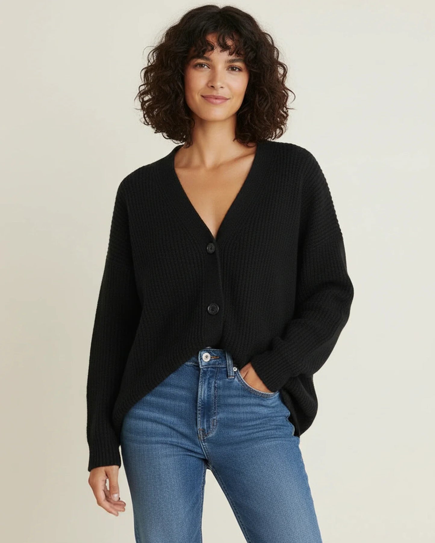 Oversized Damen-Strickjacke mit V-Ausschnitt und Knöpfen