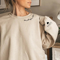 Personalisierbarer Hoodie mit Namen auf dem Ärmel
