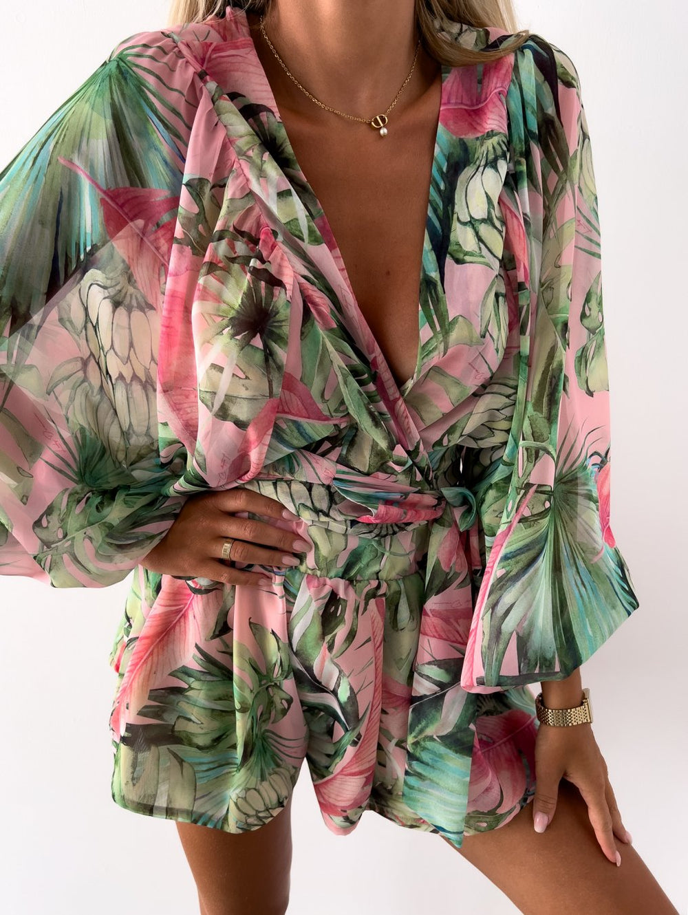 Playsuit mit Tropen-Print im sommerlichen Stil