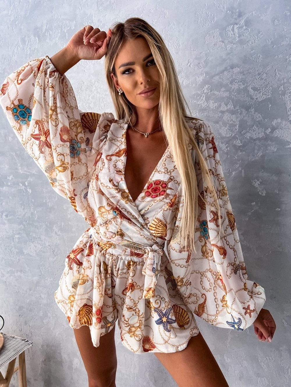 Playsuit mit Tropen-Print im sommerlichen Stil