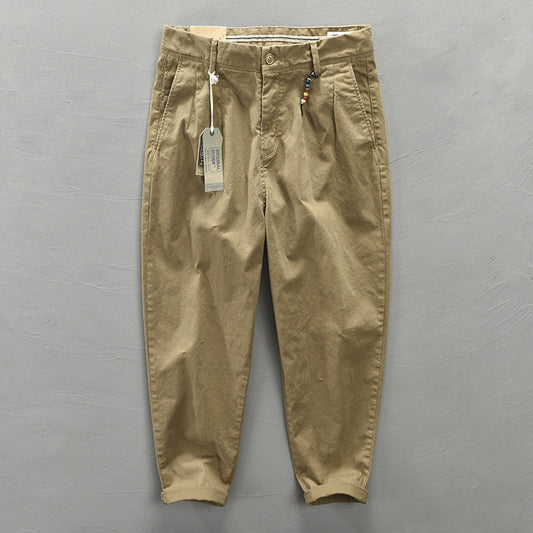 Plissierte, verkürzte Karottenhose für Herren