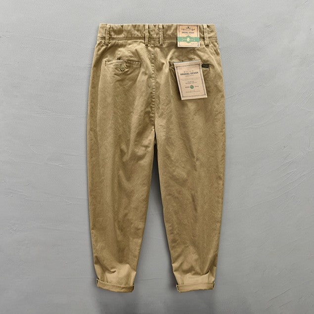 Plissierte, verkürzte Karottenhose für Herren