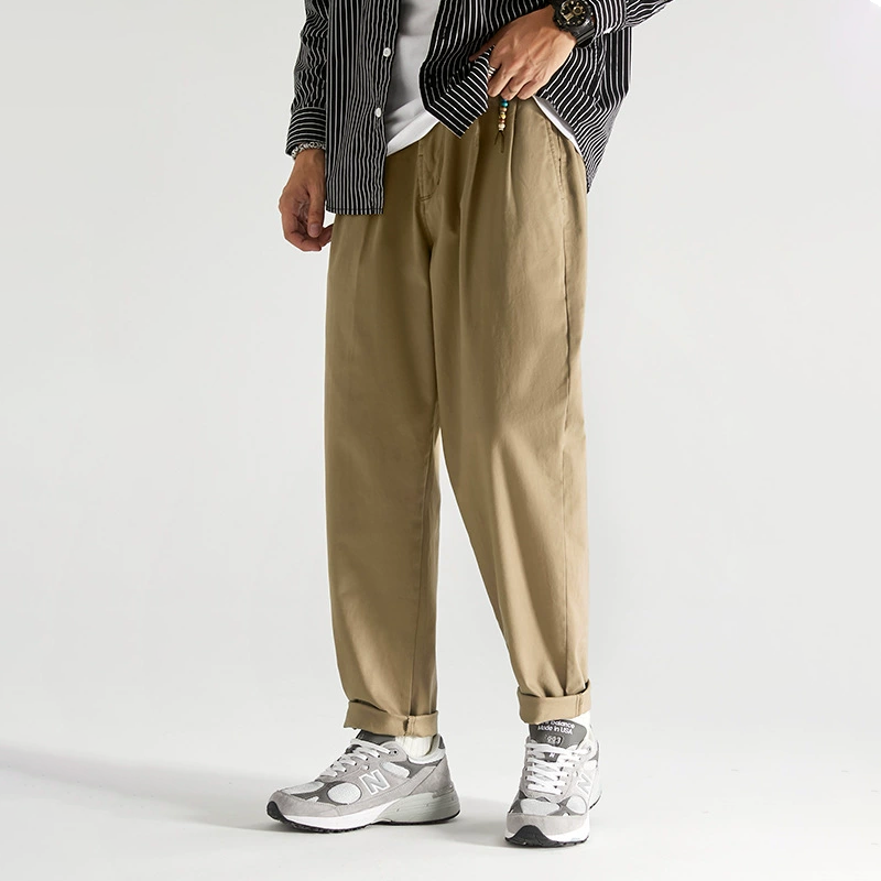 Plissierte, verkürzte Karottenhose für Herren