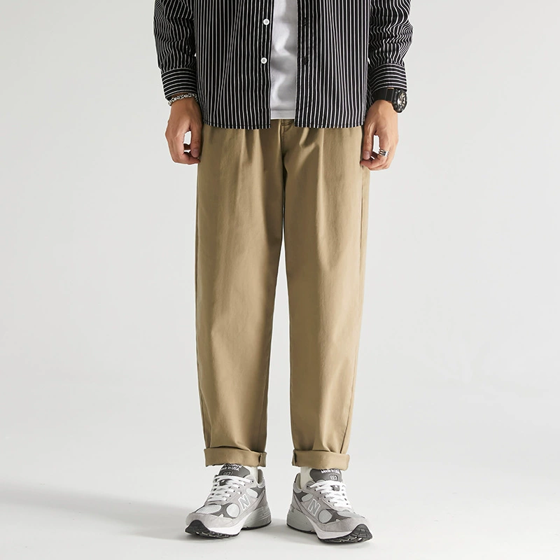 Plissierte, verkürzte Karottenhose für Herren