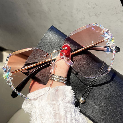 Randlose Sonnenbrille mit Strasssteinen