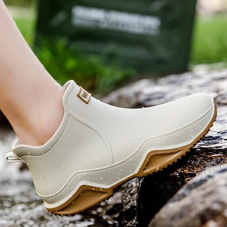 Regendichte, rutschfeste Gummistiefel