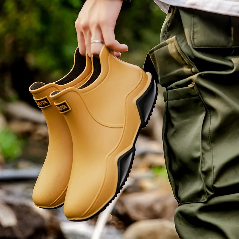 Regendichte, rutschfeste Gummistiefel
