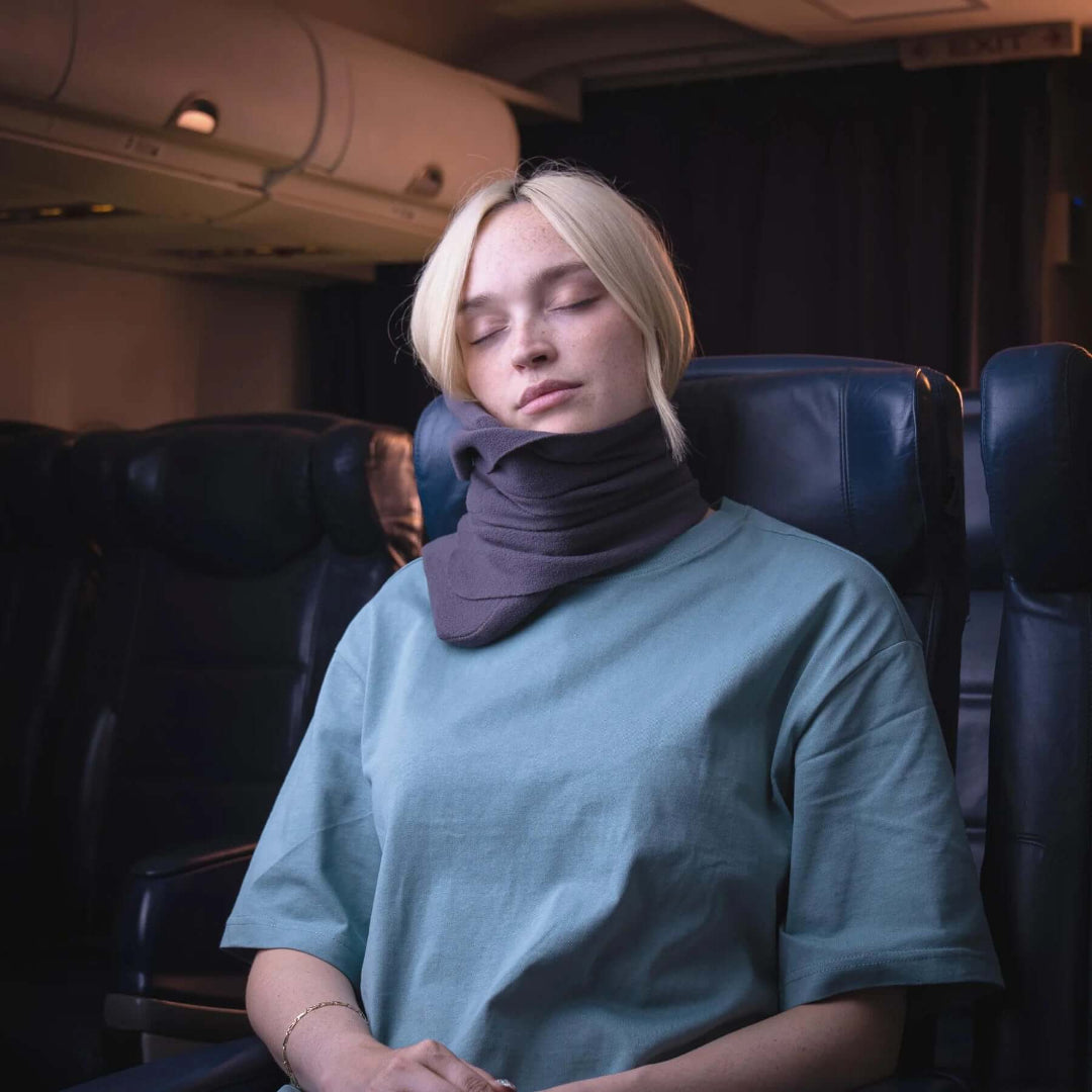 Reisenackenkissen als Schal für Flugzeug und Auto