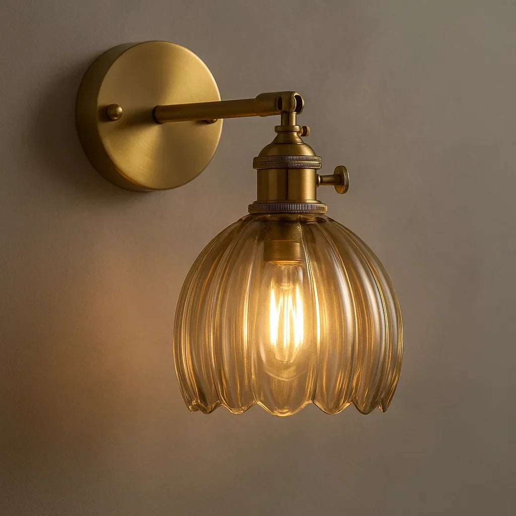 Retro-Wandleuchte mit tulpenförmigem Glasdesign