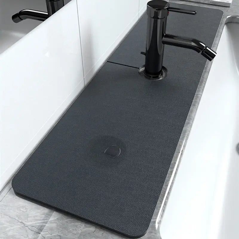 Saugfähige Matte für den Wasserhahn