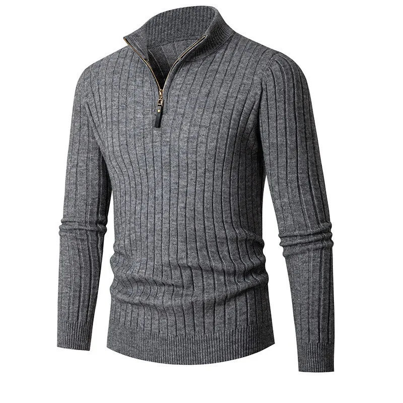 Schmal geschnittener Herrenpullover mit Stehkragen und Reißverschluss