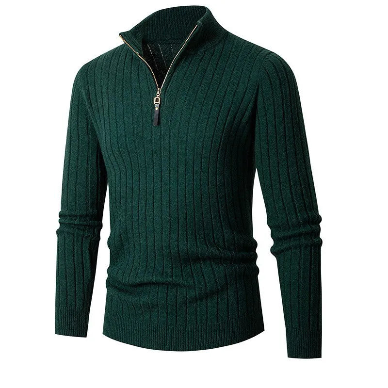 Schmal geschnittener Herrenpullover mit Stehkragen und Reißverschluss