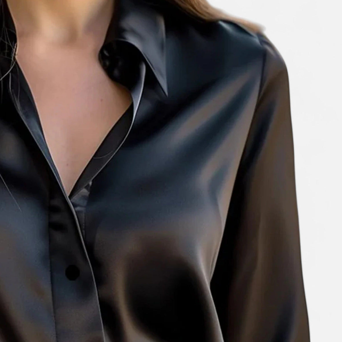 Schwarze Satinbluse für Damen mit langen Ärmeln – zeitlose Eleganz, moderne Raffinesse
