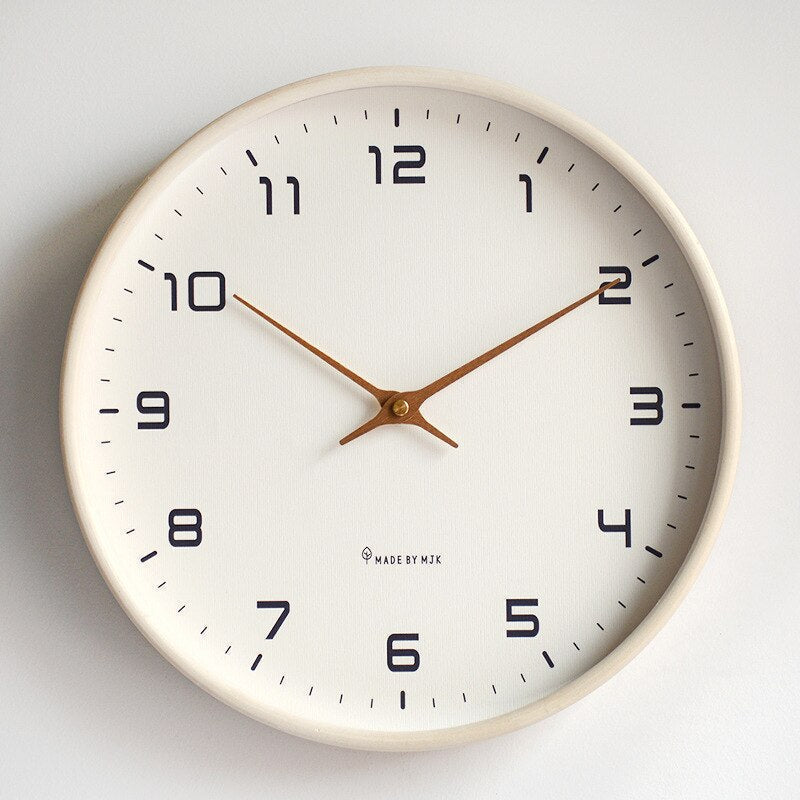 Skandinavische Wanduhr aus Holz – Eleganter Minimalismus