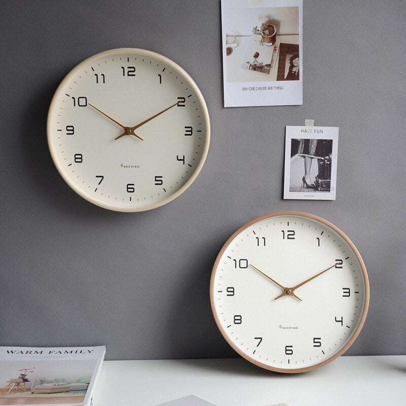 Skandinavische Wanduhr aus Holz – Eleganter Minimalismus