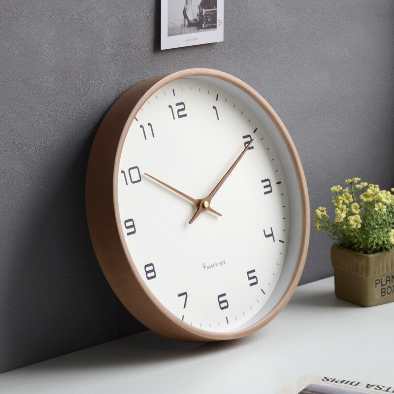 Skandinavische Wanduhr aus Holz – Eleganter Minimalismus