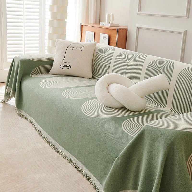 Sofaüberwurf mit geometrischem Muster und Fransen