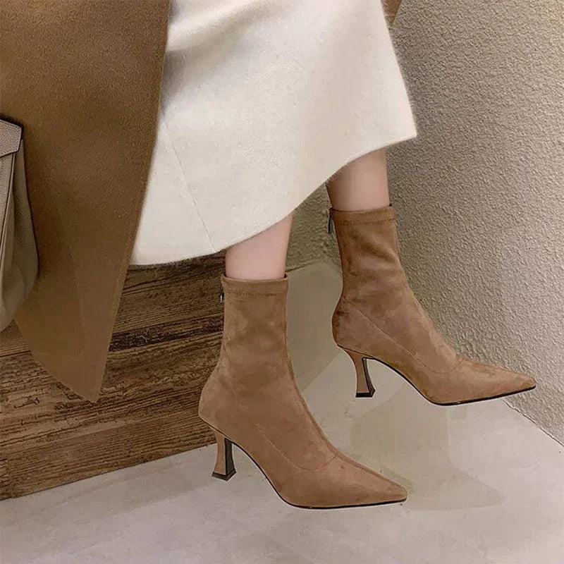 Spitze Damenstiefeletten mit Absatz