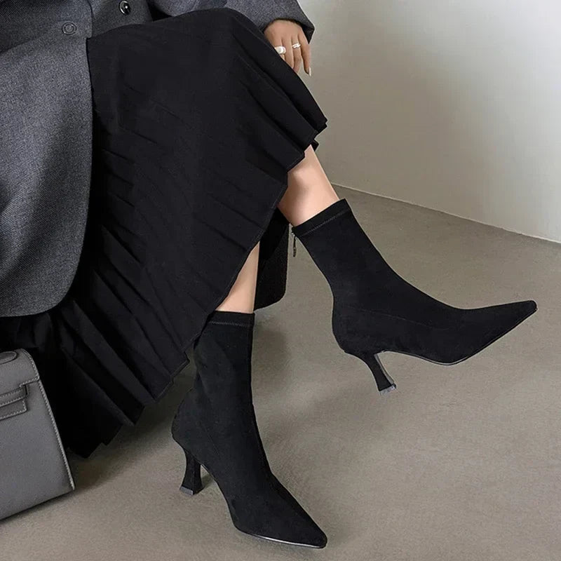 Spitze Damenstiefeletten mit Absatz