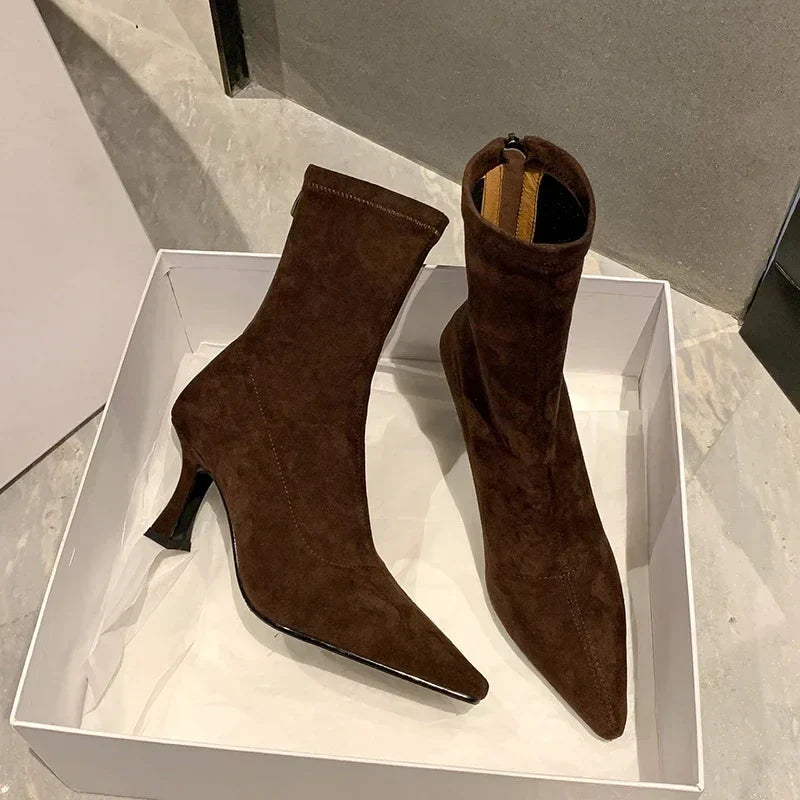Spitze Damenstiefeletten mit Absatz