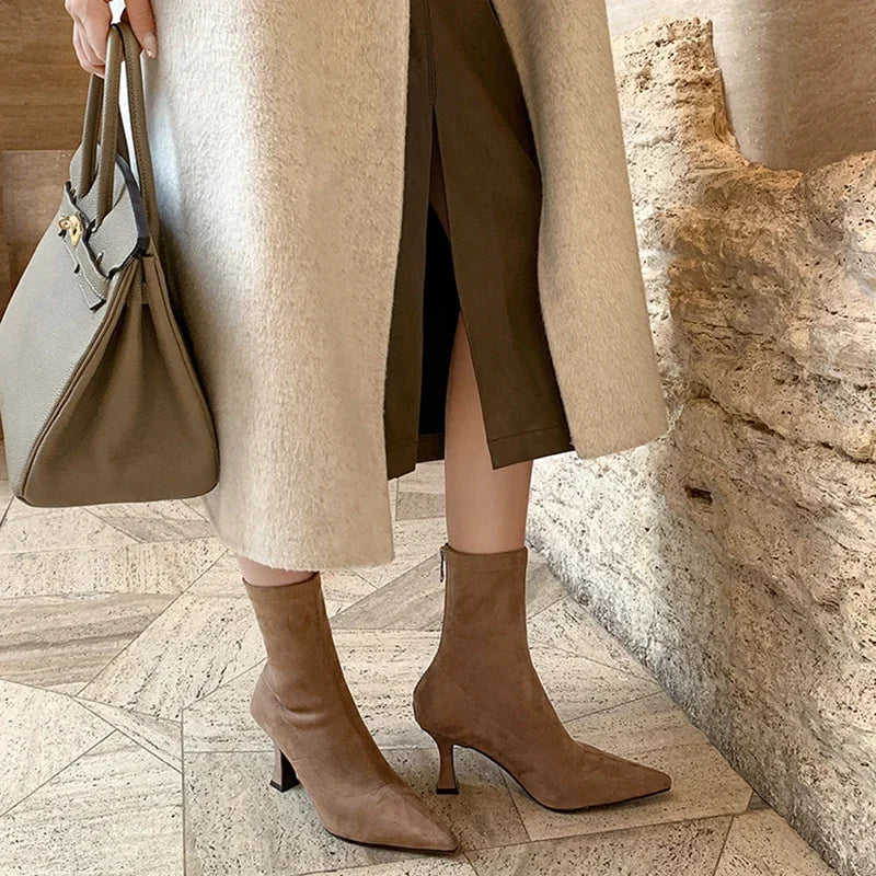 Spitze Damenstiefeletten mit Absatz