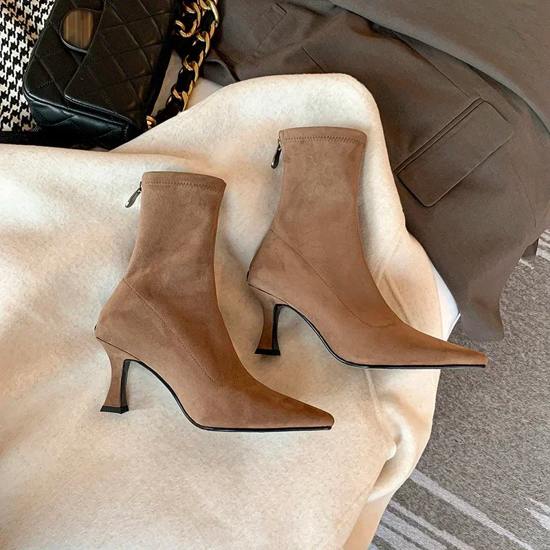 Spitze Damenstiefeletten mit Absatz
