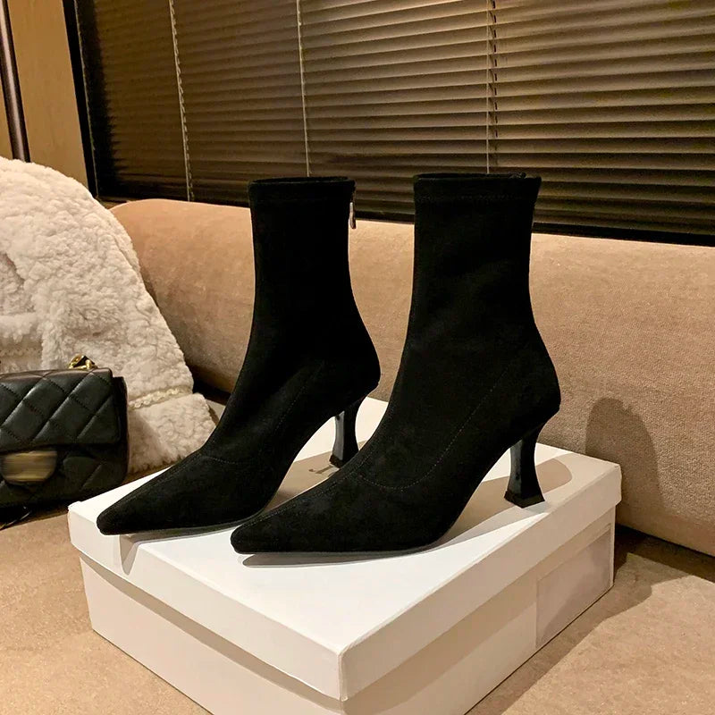 Spitze Damenstiefeletten mit Absatz
