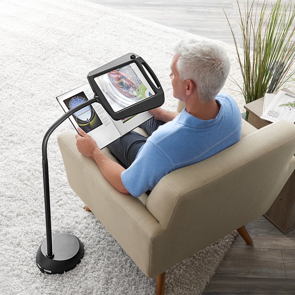 Stehlampe mit 3-facher Vergrößerung und flexiblem Arm für präzises Arbeiten