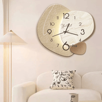 Stilvolle skandinavische Wanduhr mit lautlosem Uhrwerk
