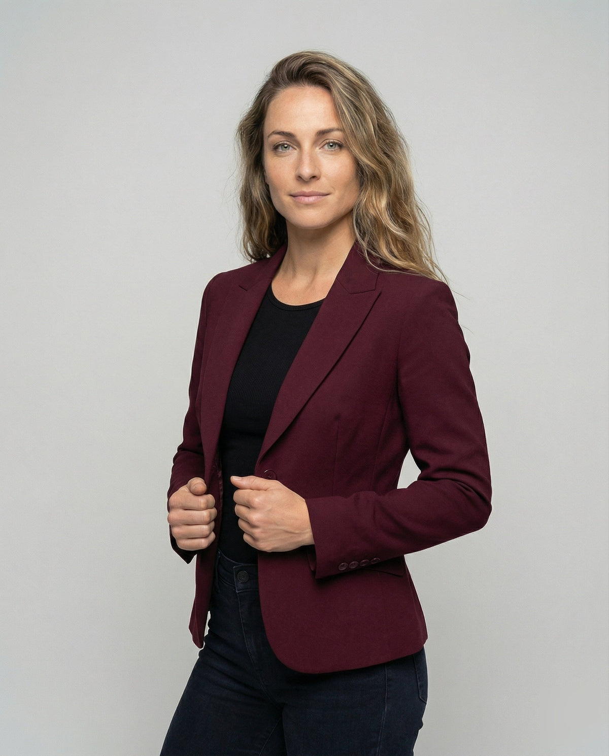Taillierter Damen-Businessblazer mit Schößchen