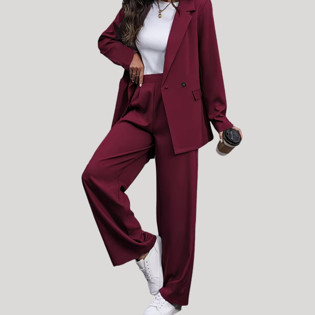 Taillierter Damen-Hosenanzug mit zweireihigem Blazer und weitem Bein