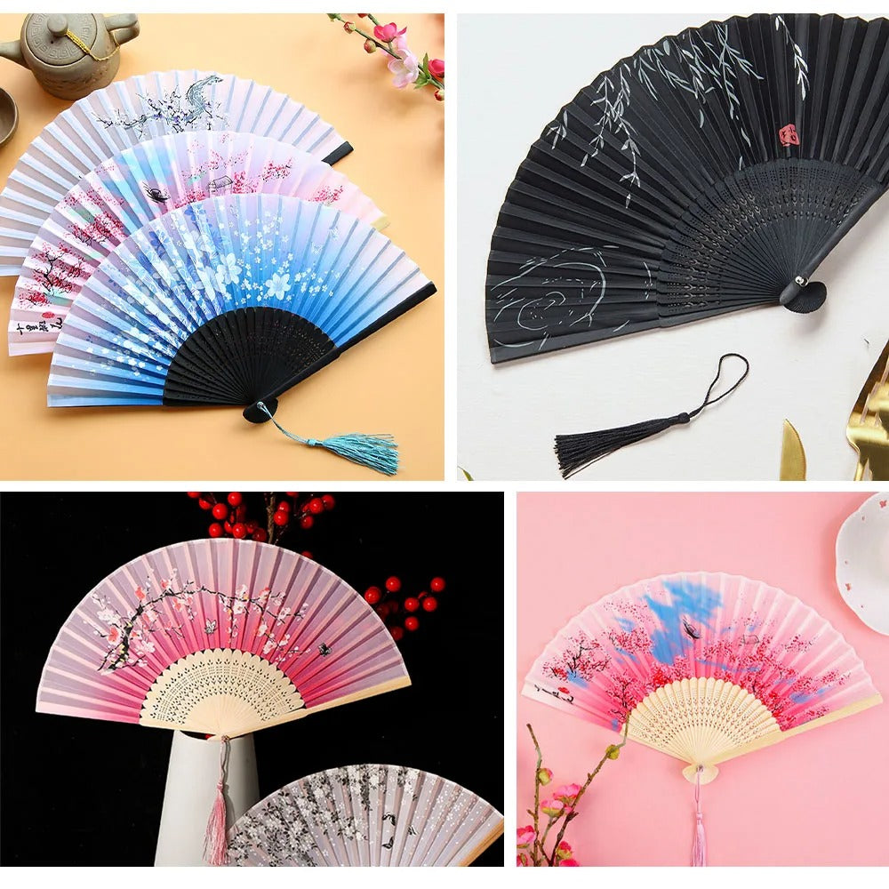 Traditioneller Handfächer mit Blumenmuster im japanischen Stil