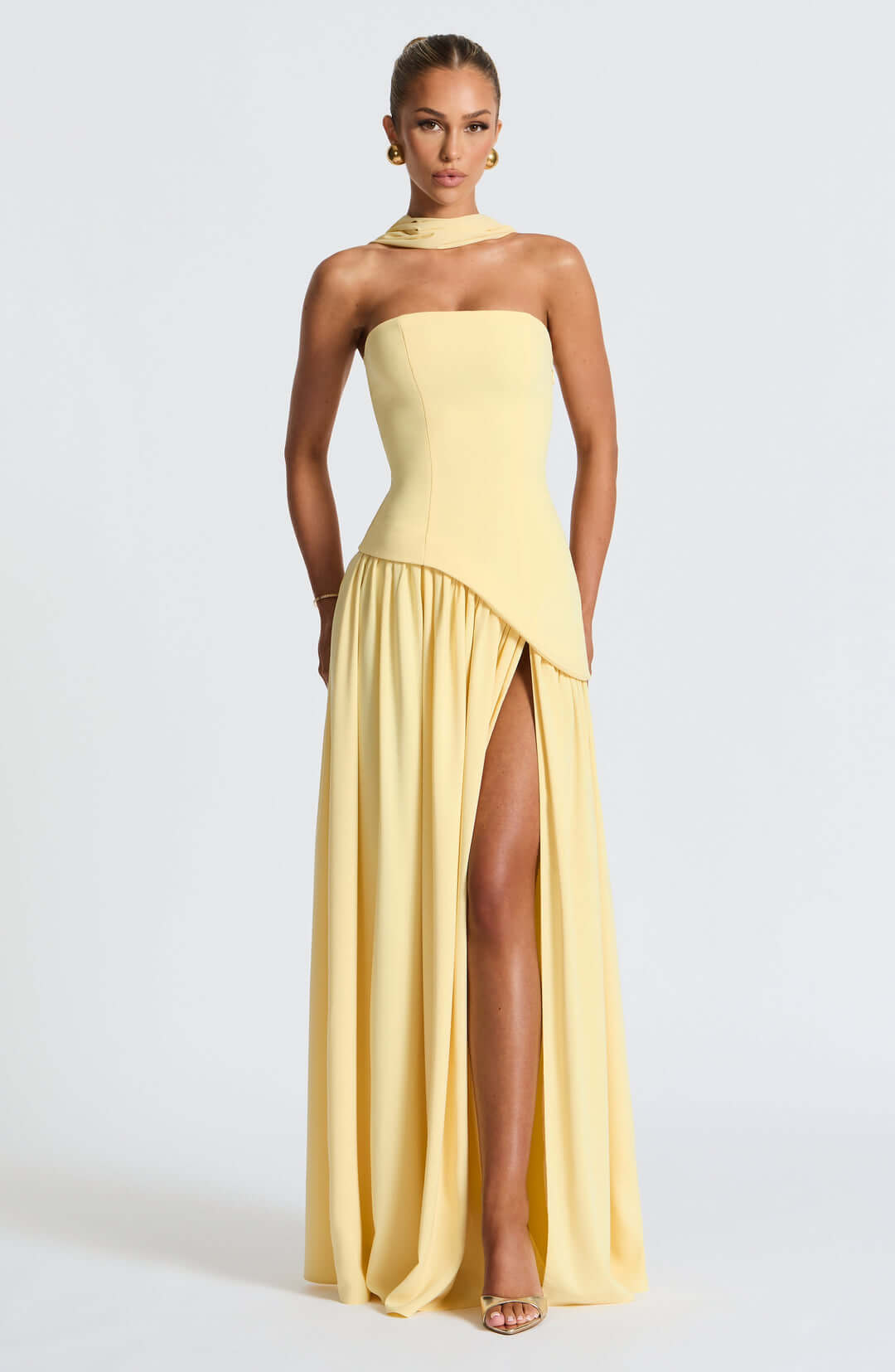 Trägerloses Damen-Maxikleid mit hohem Schlitz