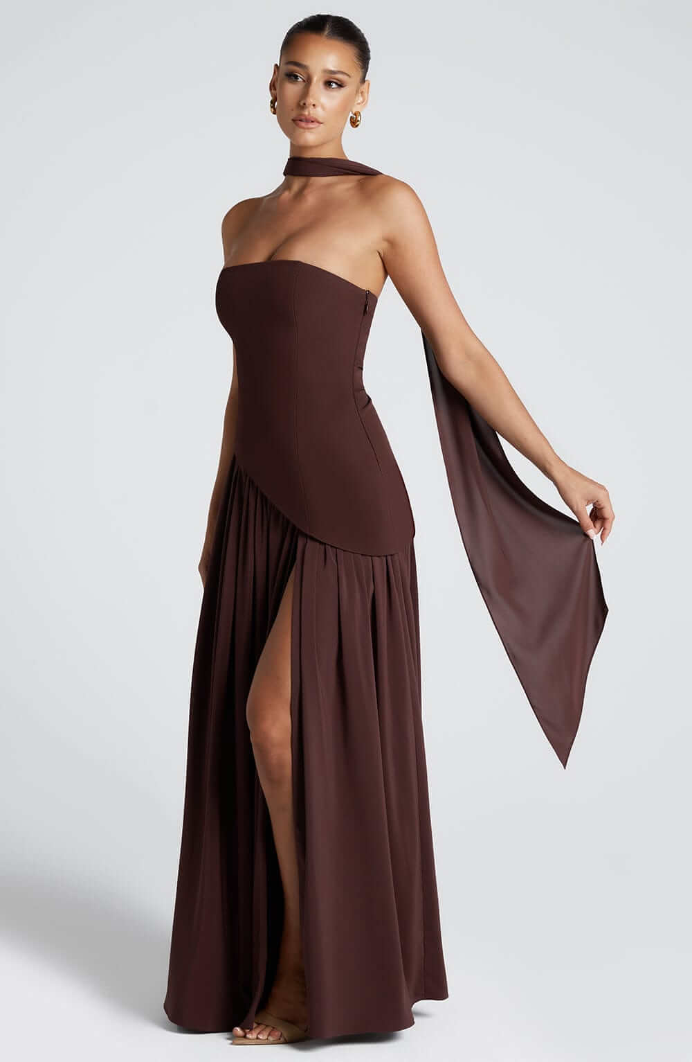 Trägerloses Damen-Maxikleid mit hohem Schlitz