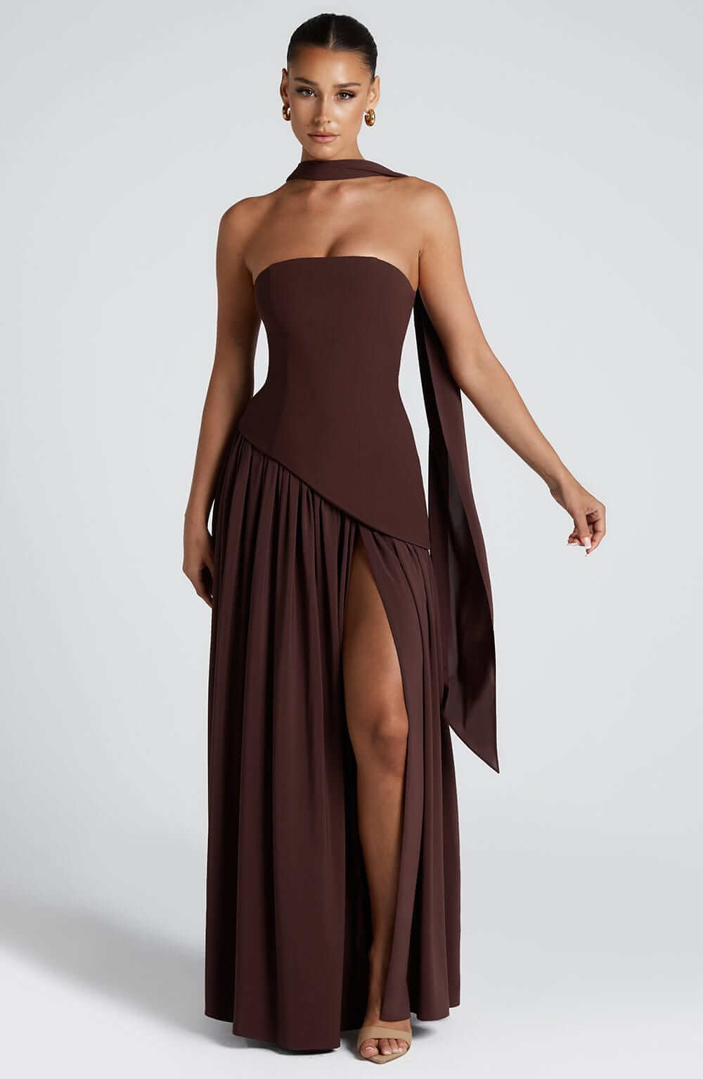 Trägerloses Damen-Maxikleid mit hohem Schlitz