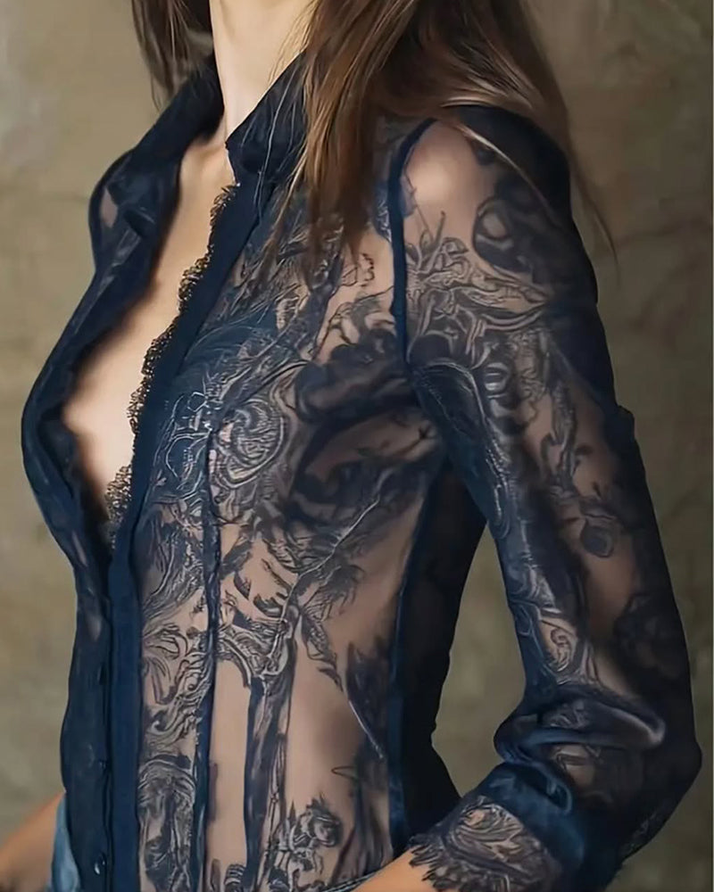 Transparente Damenbluse mit Knopfleiste