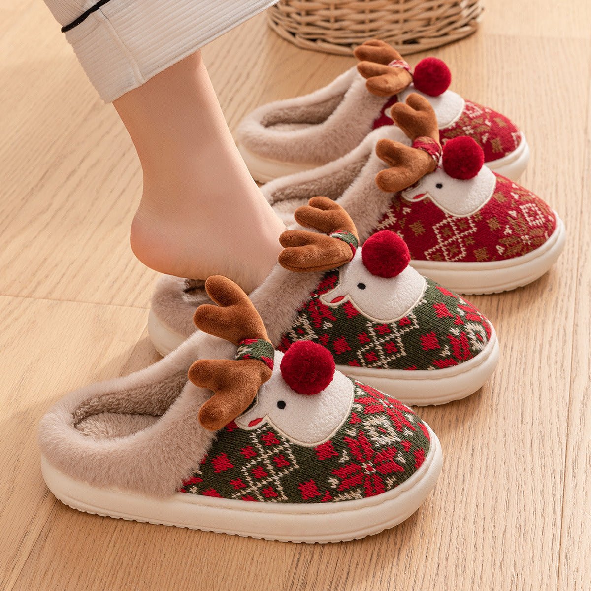 Unisex-Weihnachtshausschuhe mit gesticktem Design
