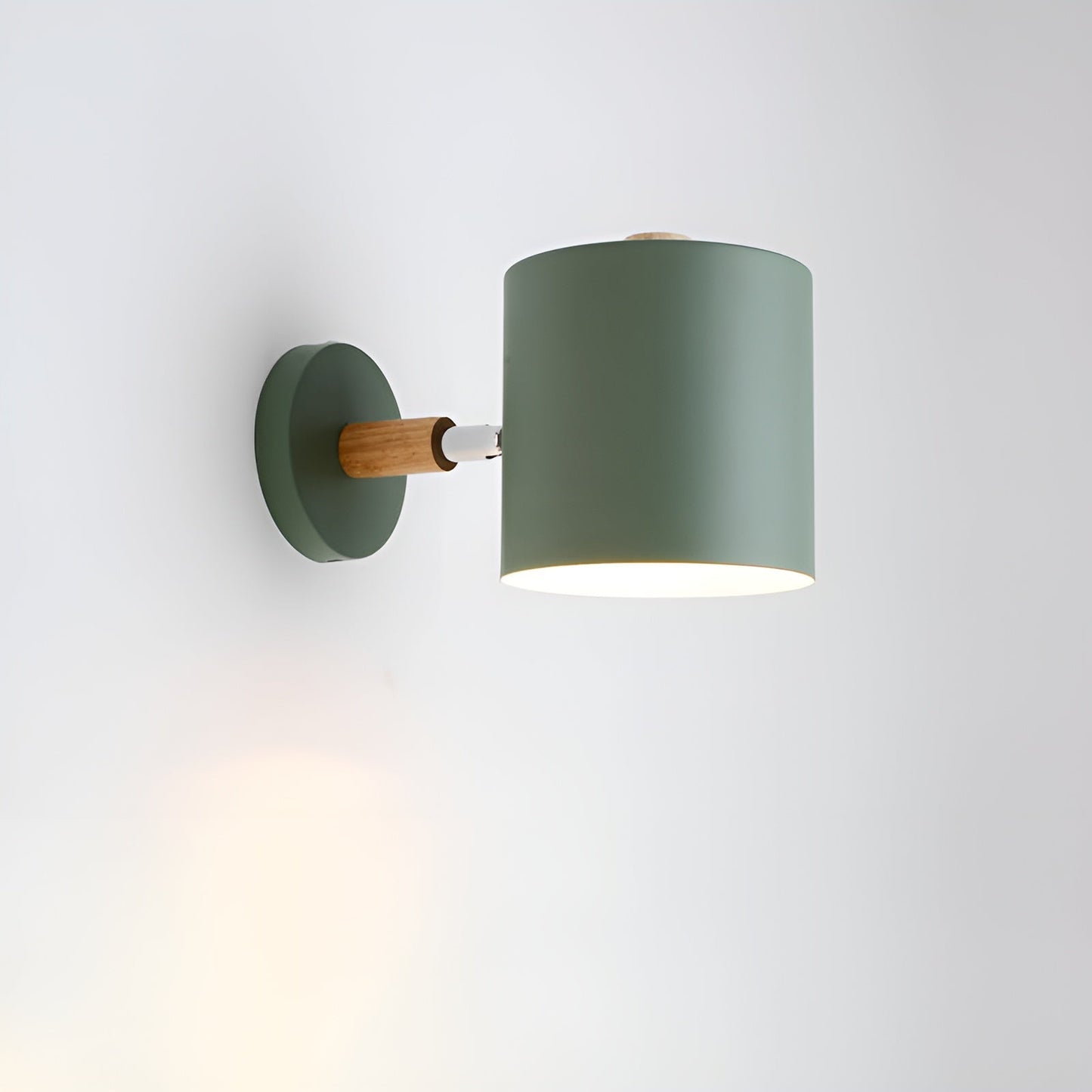 Verstellbare Wandleuchte im skandinavischen Pastell-Design