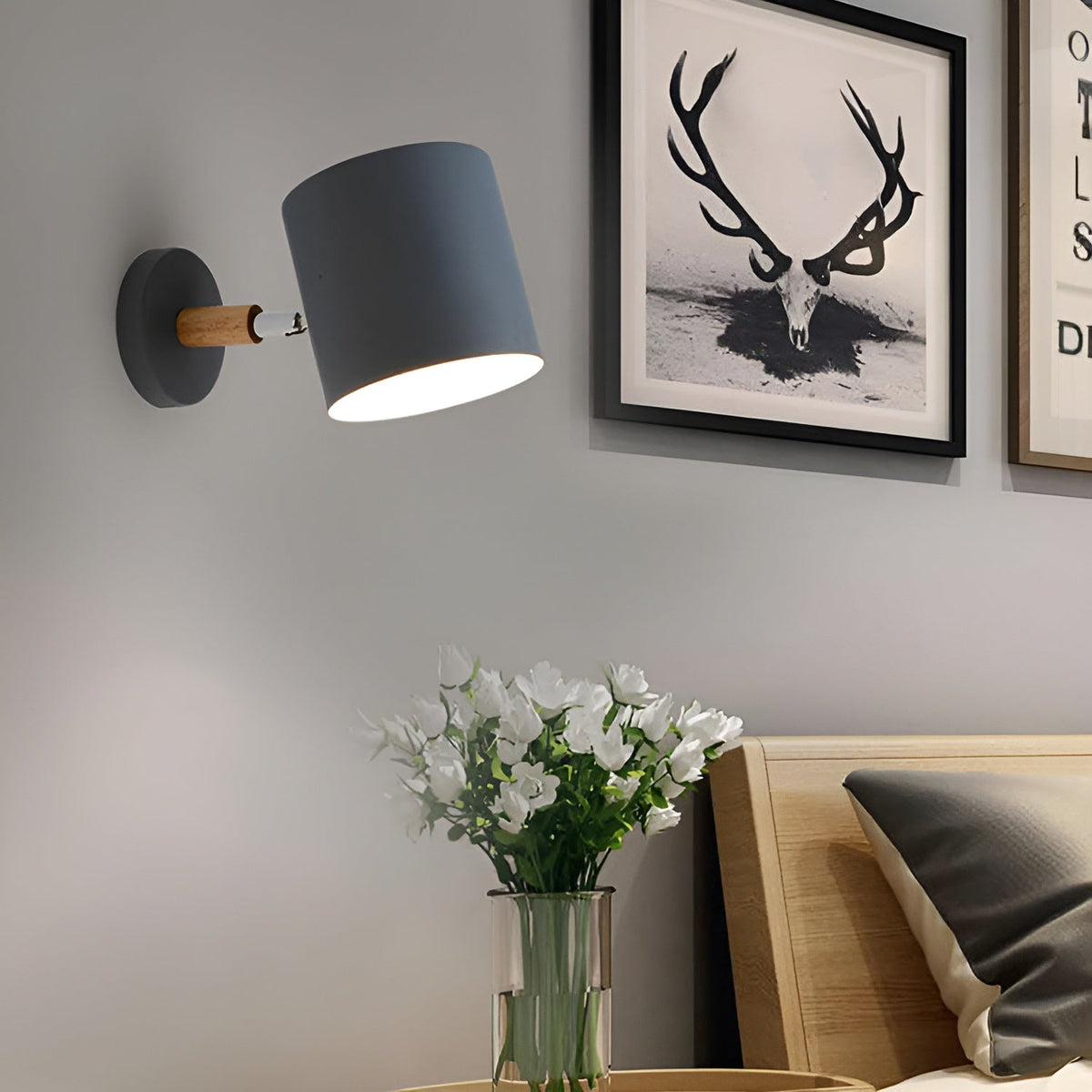 Verstellbare Wandleuchte im skandinavischen Pastell-Design