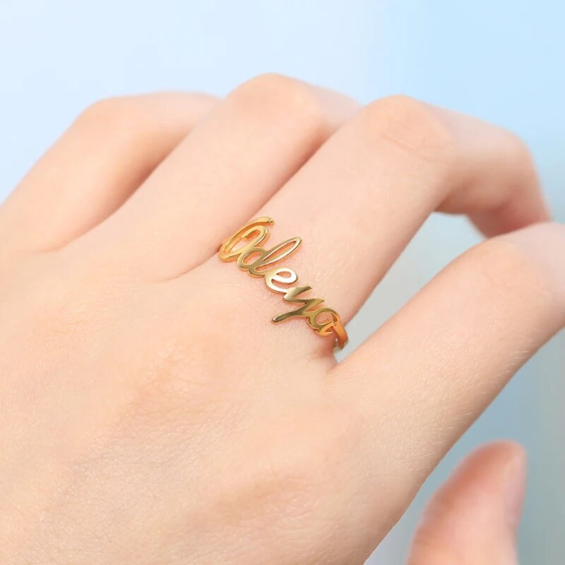 Verwandeln Sie Liebe und Erinnerungen in ein einzigartiges Schmuckstück, bei dem jeder Ring seine eigene Geschichte erzählt