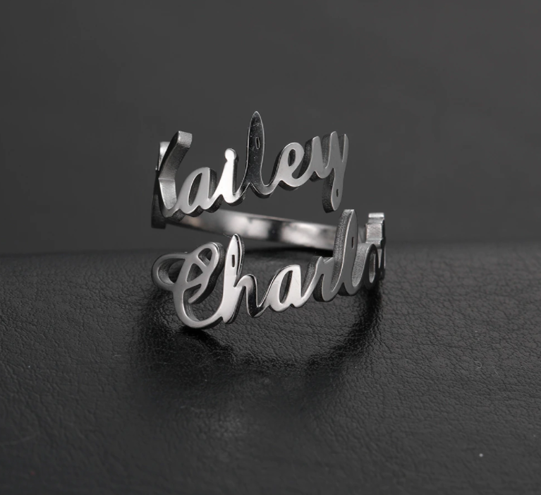 Verwandeln Sie Liebe und Erinnerungen in ein einzigartiges Schmuckstück, bei dem jeder Ring seine eigene Geschichte erzählt