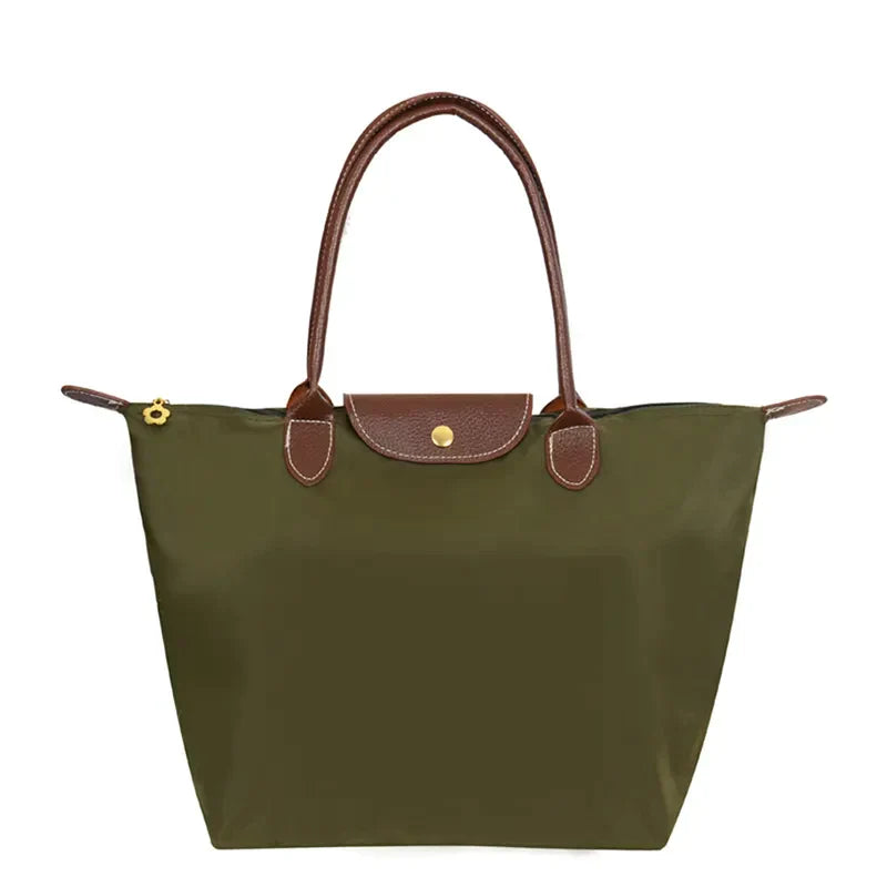 Vielseitige Handtasche aus Kunstleder mit eleganter Oberfläche