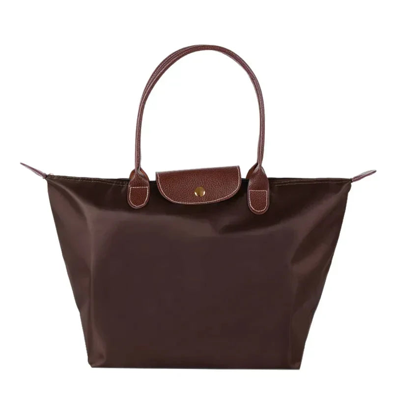 Vielseitige Handtasche aus Kunstleder mit eleganter Oberfläche