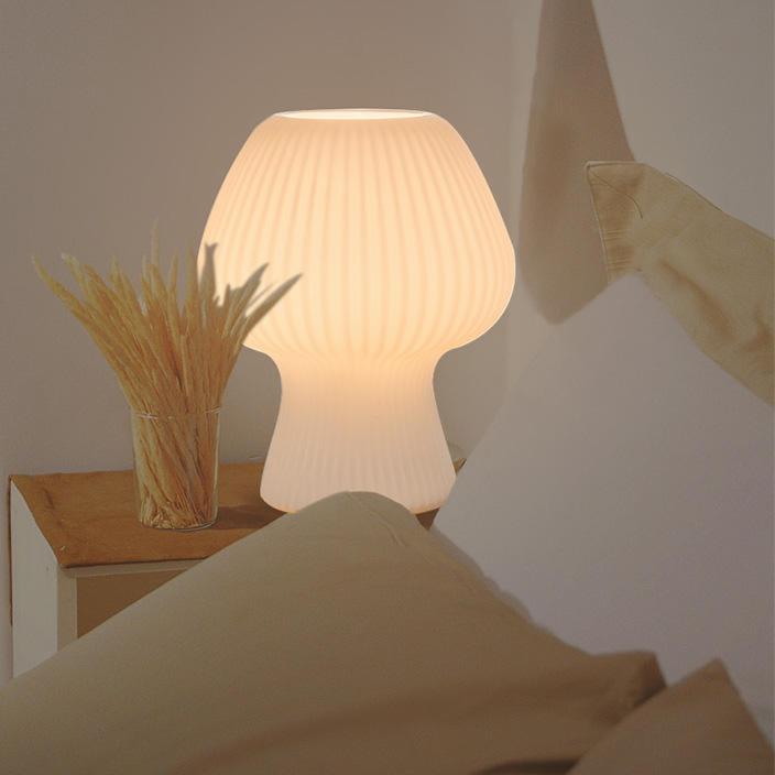 Vintage-Tischlampe fürs Schlafzimmer | Pilzlampe aus geriffeltem Glas