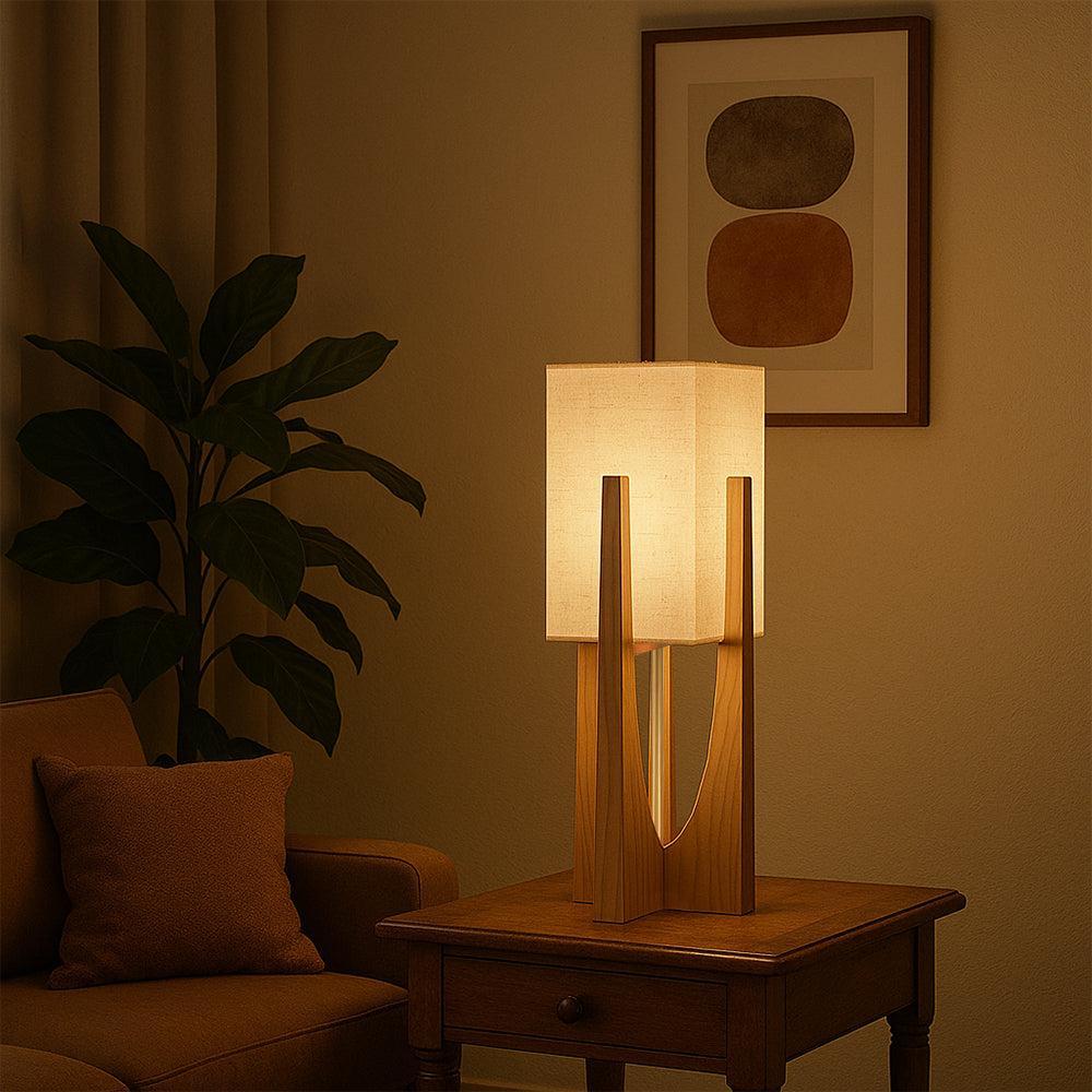 Wabi-Sabi-Stehlampe mit Stoffschirm und Holzsockel fürs Wohnzimmer